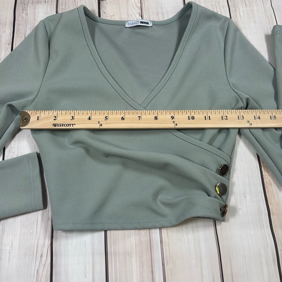 Fashion Nova Green Wrap Blouse Fitted Buttoned. Size XS. - Picture 3 of 6